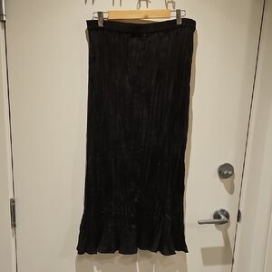 NWOT Black Midi Crinkle Skirt - M